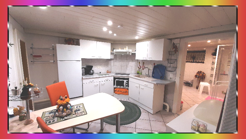 Voll ausgestattete Kche in der Ferienwohnung Grlitz  Esstisch fr gemtliche Mahlzeiten